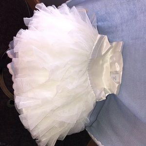 White baby Gap dress tule fluffy gorgeous 3-6 m